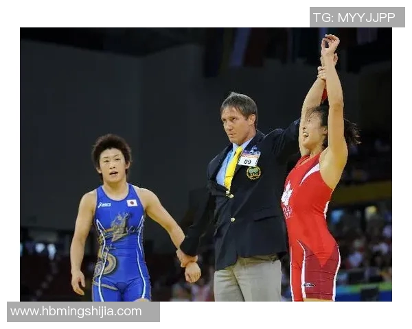 矮男挑战四女摔跤手的惊险对决谁能笑到最后